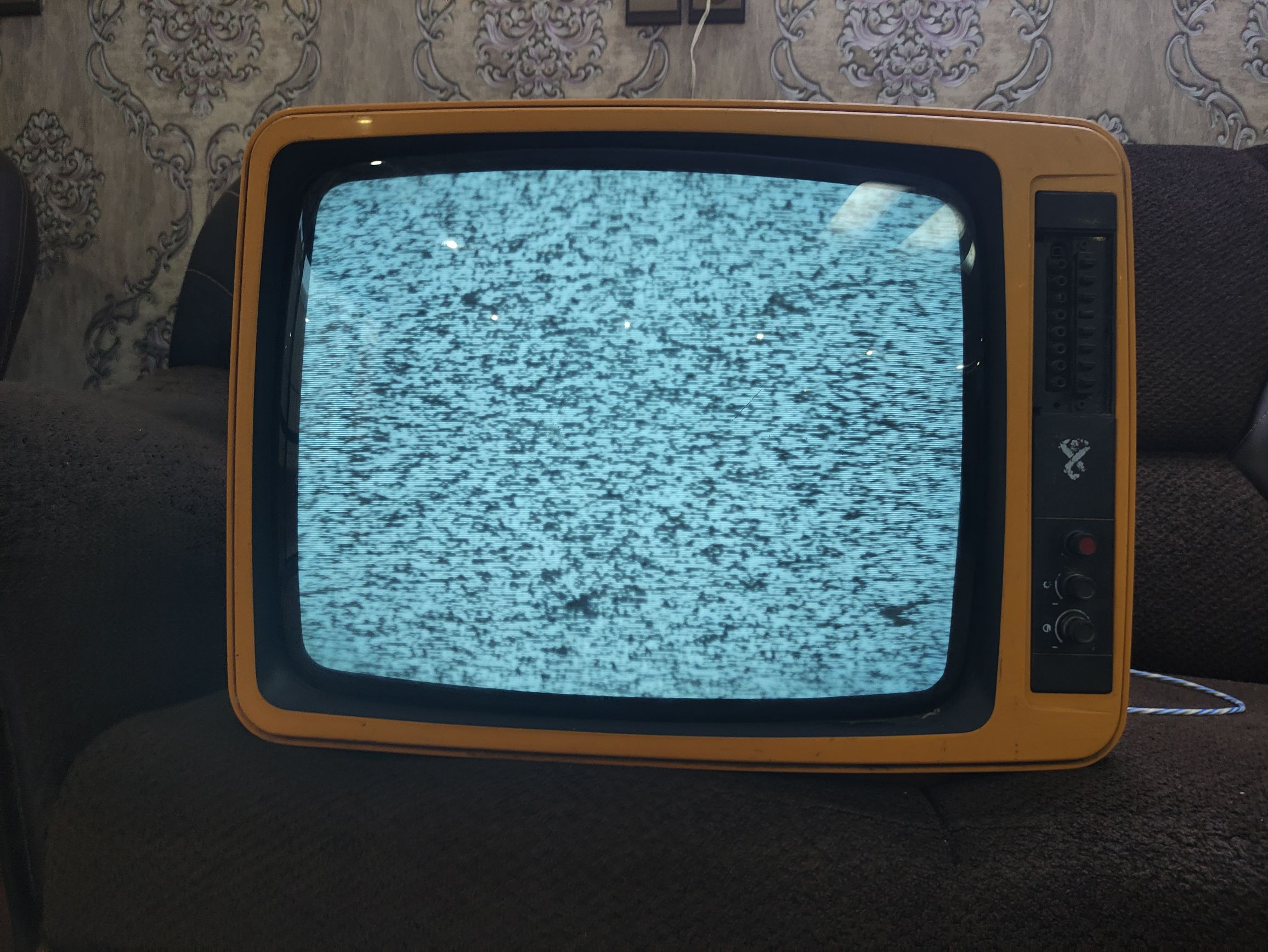 تلویزیون قدیمی استوک